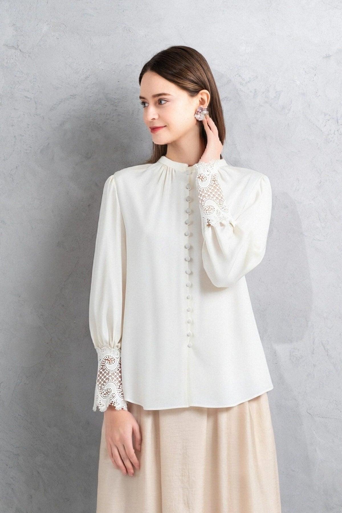 CHRISCELIN | レースワンピースやブラウスなどエレガントなアイテムが