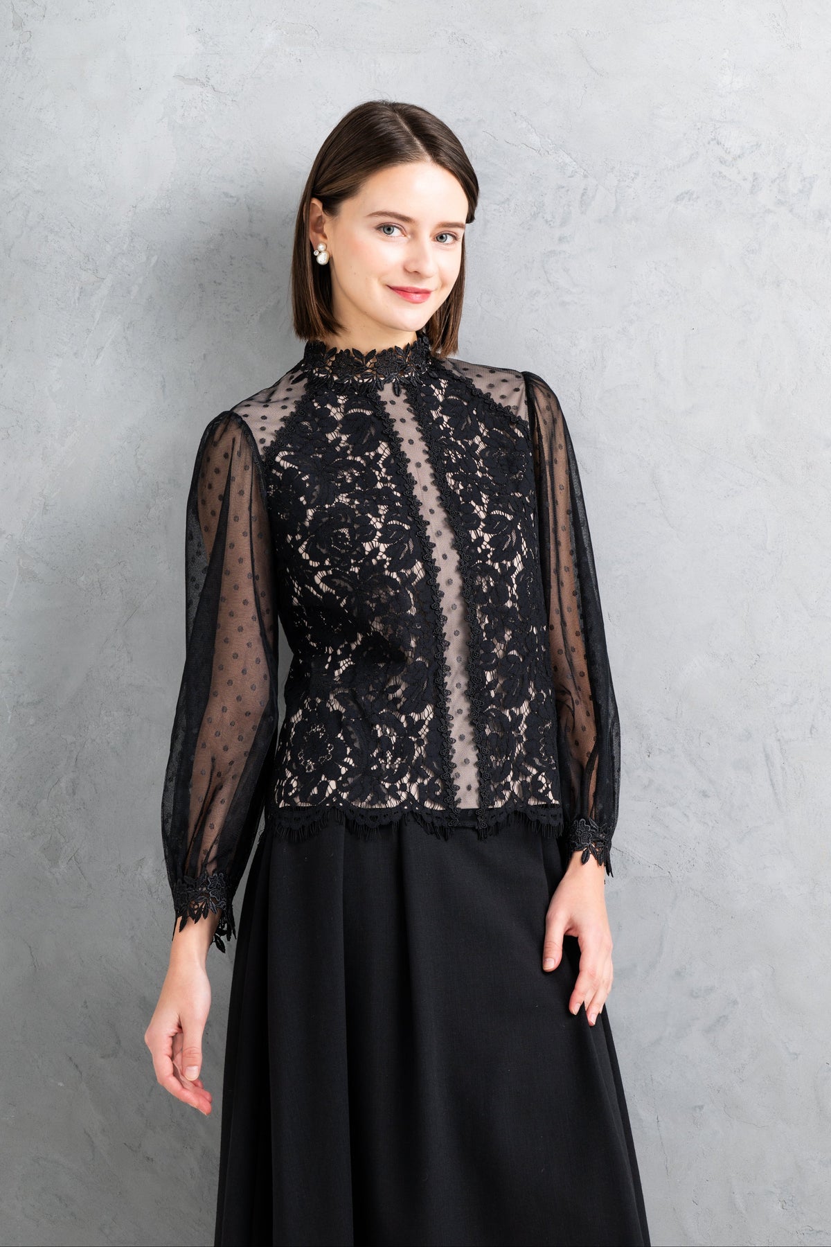 tops | レースワンピースやブラウスなどエレガントなアイテムが