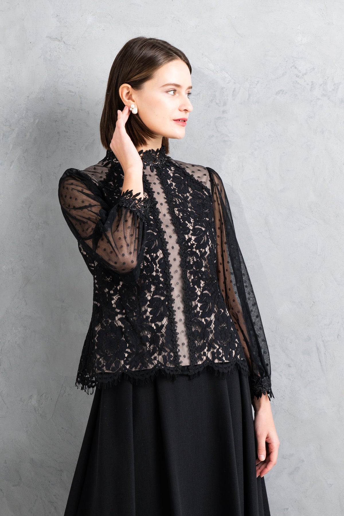 vanです 美品　クリスセーリンの￼上品なトップス tops | レースワンピースやブラウスなどエレガントなアイテムが