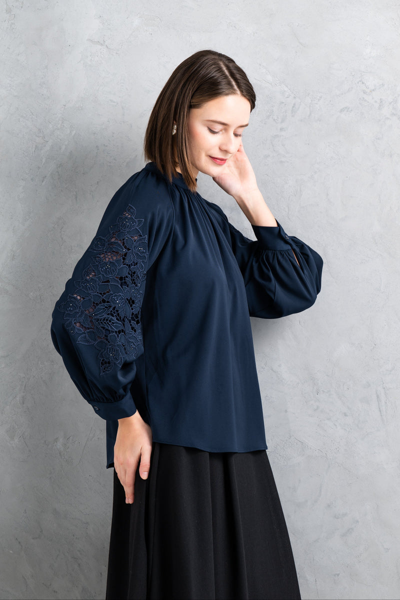 【NEW】刺繡ラインストーンプルオーバー