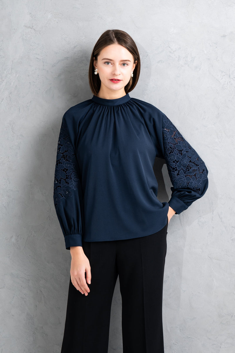 【NEW】刺繡ラインストーンプルオーバー