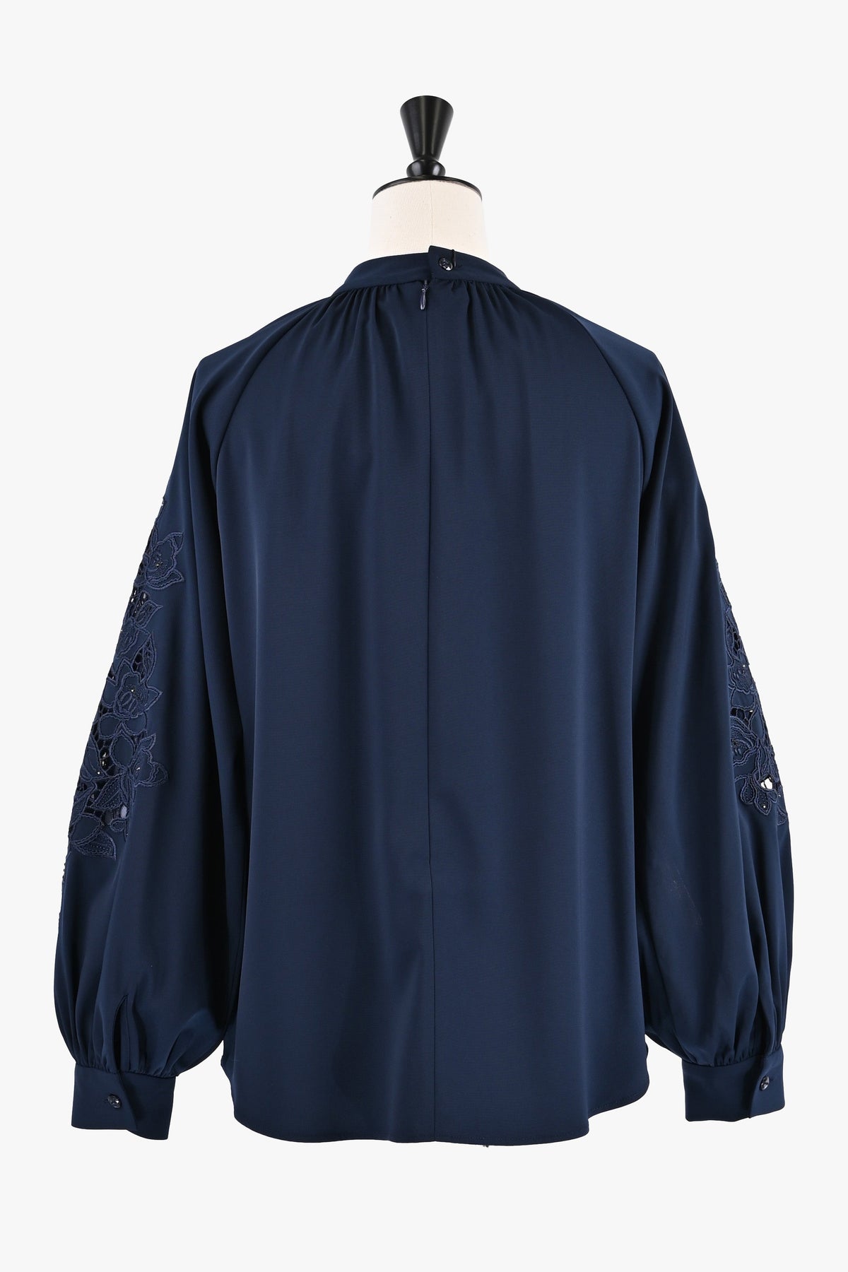 tops | レースワンピースやブラウスなどエレガントなアイテムが