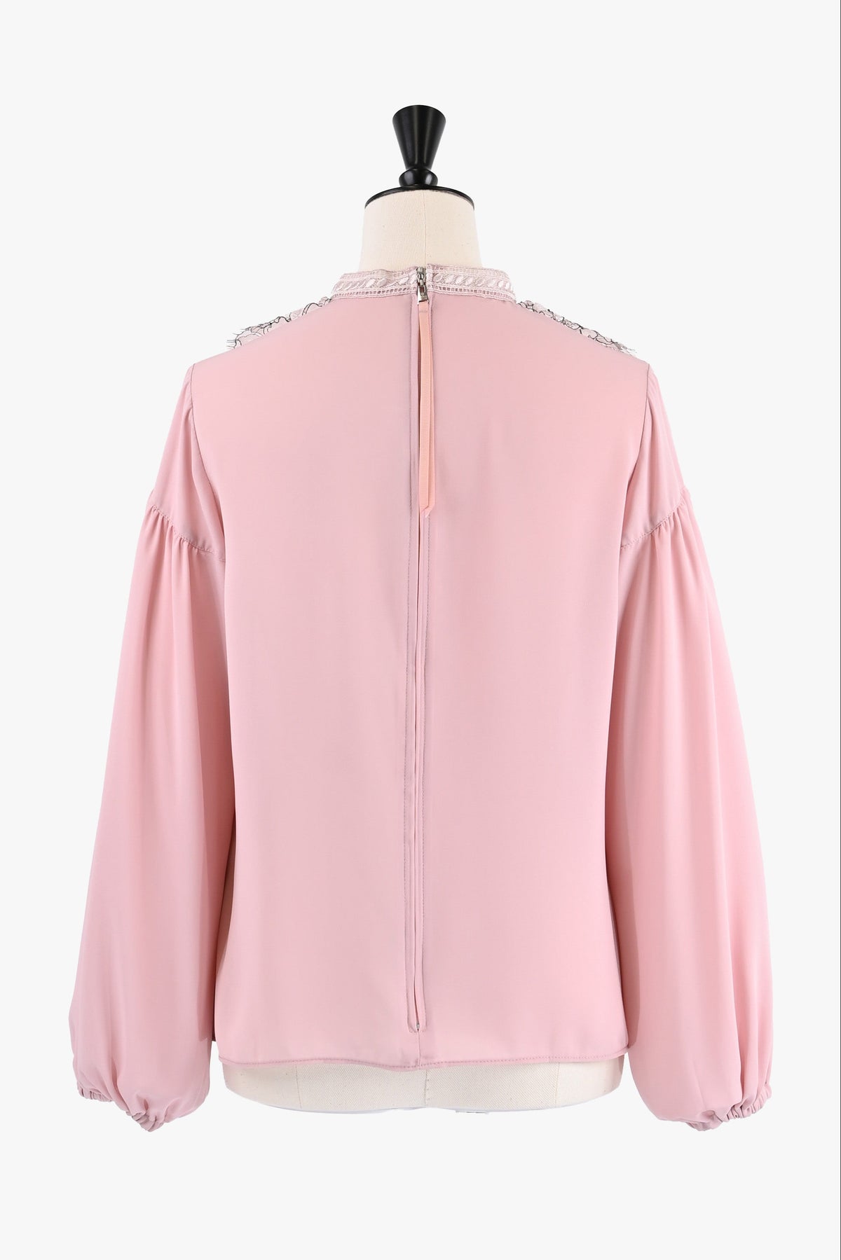 tops | レースワンピースやブラウスなどエレガントなアイテムが