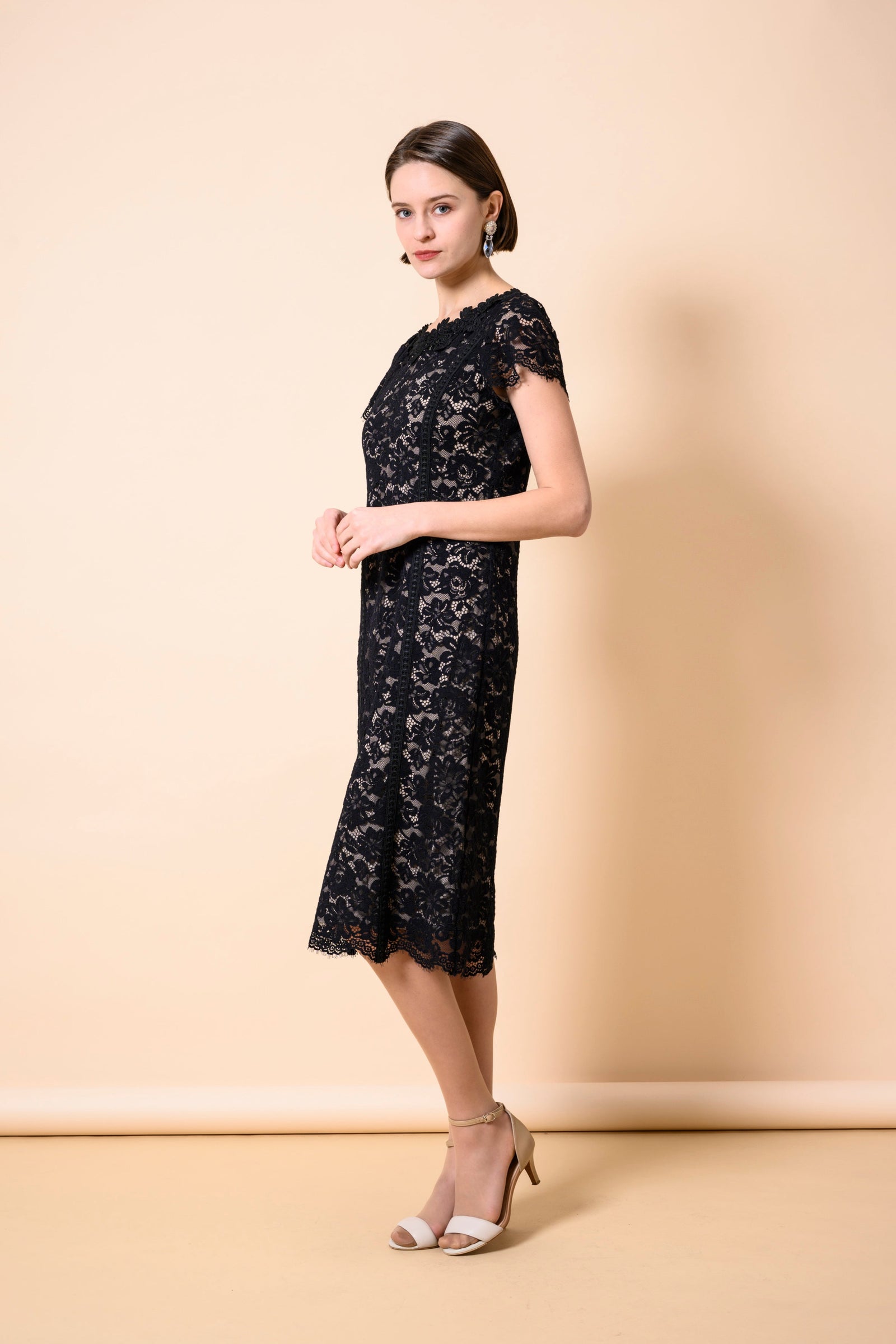新品•未使用） CHRISCELIN 総レースワンピース 50%OFF】総レース衿付きワンピース | レースワンピースや